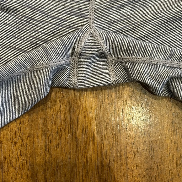 Lululemon Align Leggings Women’s Grey & White Striped 25” Inseam Size 2 - Picture 6 of 7